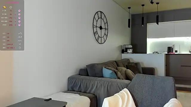 Snapshot of Juicy_Bella chatting on 13, 9, 2025 Juicy Bella online show from 13, 9, 2025