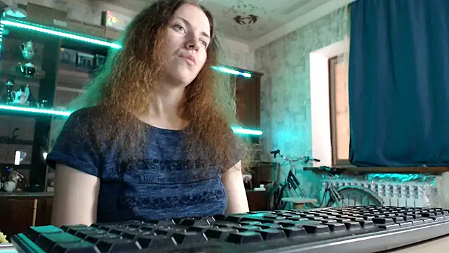 Snapshot of pa1e_pr1ncess chatting on 18, 5, 2026 pa1e pr1ncess online show from 18, 5, 2026