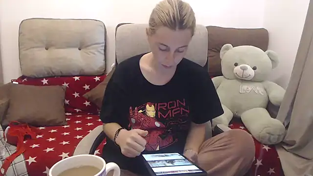 Snapshot of Aliss_Hottie chatting on 28, 9, 2025 Aliss Hottie online show from 28, 9, 2025