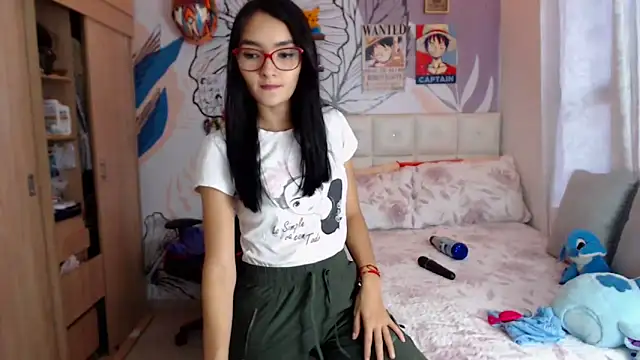 Snapshot of LinzyBaner chatting on 5, 5, 2026 LinzyBaner online show from 5, 5, 2026