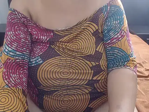 XHotJuicyBootyXX online show from 18, 4, 2026