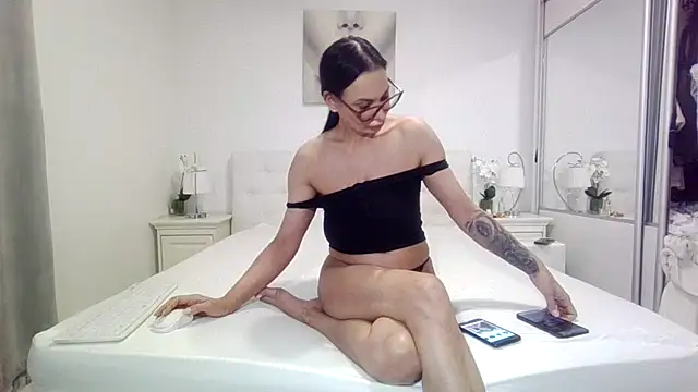 alisonya1 online show from 15, 4, 2026