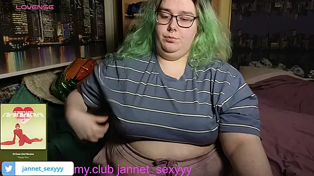 Snapshot of JannetPie chatting on 22, 12, 2025 JannetPie online show from 22, 12, 2025