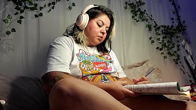 Snapshot of Satyn_doll chatting on 2, 12, 2024 Satyn doll online show from 2, 12, 2024