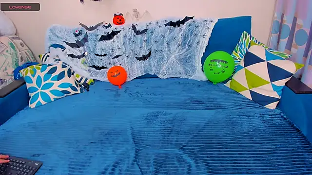 EllenMoore online show from 1, 11, 2025