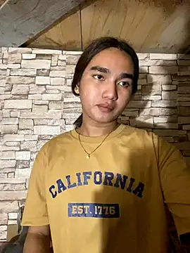 Snapshot of CasandraDiaz chatting on 8, 11, 2025 CasandraDiaz online show from 8, 11, 2025