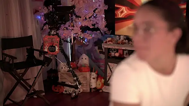 Snapshot of Nikki_Torres chatting on 6, 11, 2025 Nikki Torres online show from 6, 11, 2025