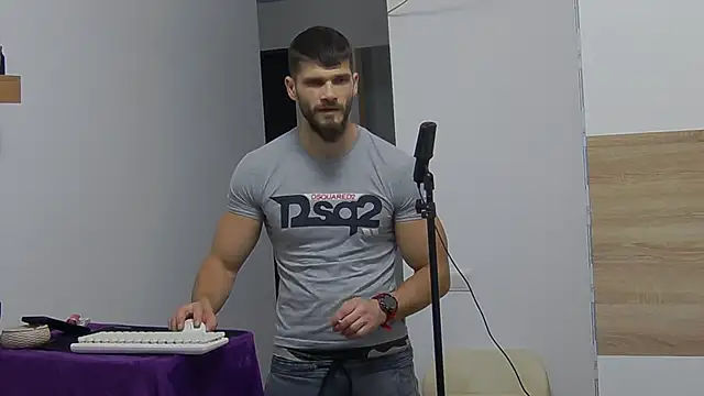 Snapshot of MauroTwin chatting on 1, 2, 2025 MauroTwin online show from 1, 2, 2025