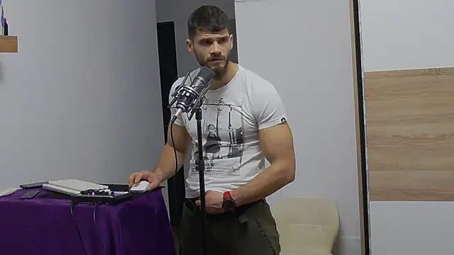 Snapshot of MauroTwin chatting on 3, 2, 2025 MauroTwin online show from 3, 2, 2025