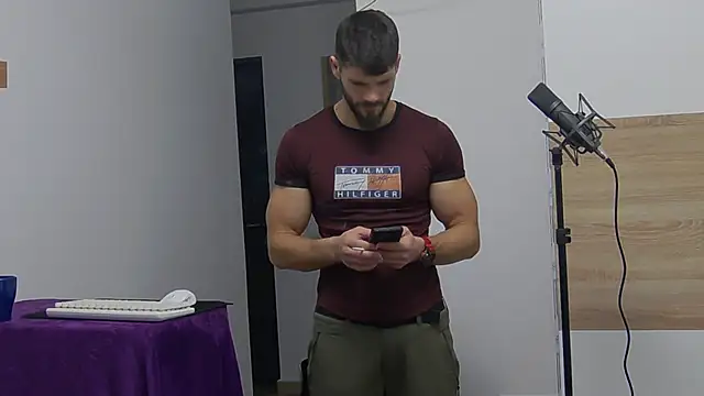 Snapshot of MauroTwin chatting on 5, 2, 2025 MauroTwin online show from 5, 2, 2025