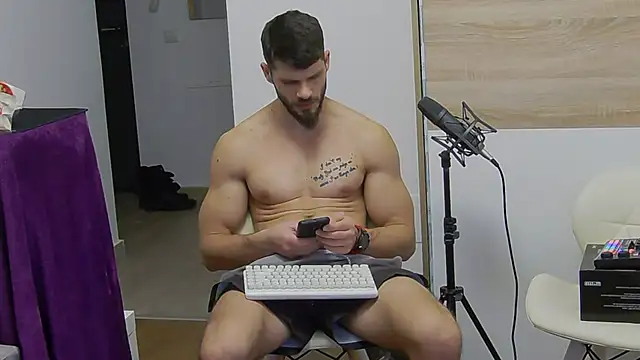 Snapshot of MauroTwin chatting on 7, 2, 2025 MauroTwin online show from 7, 2, 2025