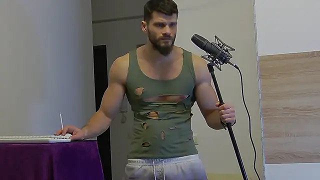 Snapshot of MauroTwin chatting on 8, 2, 2025 MauroTwin online show from 8, 2, 2025