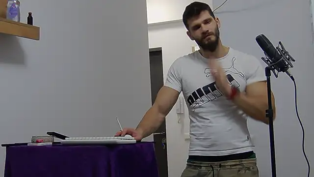 Snapshot of MauroTwin chatting on 9, 2, 2025 MauroTwin online show from 9, 2, 2025