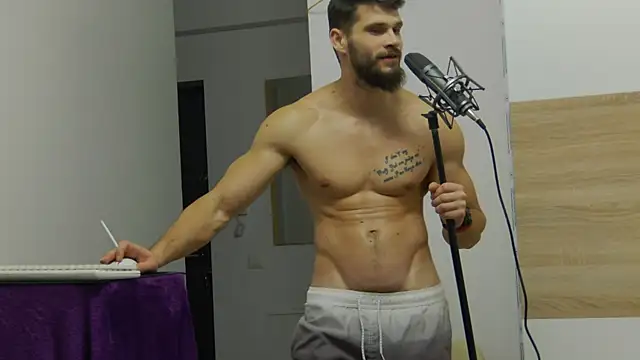 Snapshot of MauroTwin chatting on 9, 2, 2025 MauroTwin online show from 9, 2, 2025