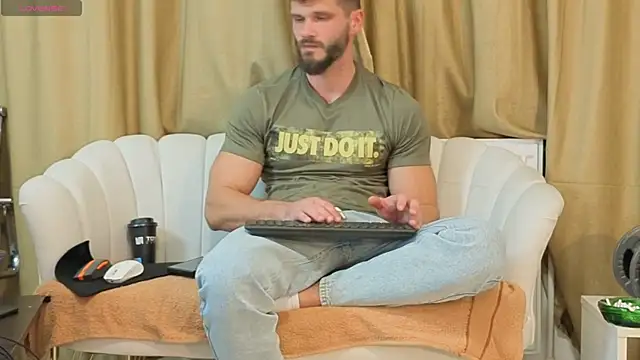 Snapshot of MauroTwin chatting on 25, 10, 2025 MauroTwin online show from 25, 10, 2025