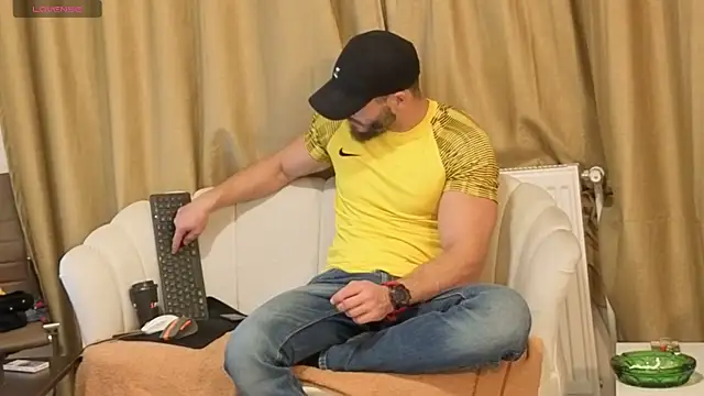 Snapshot of MauroTwin chatting on 29, 10, 2025 MauroTwin online show from 29, 10, 2025