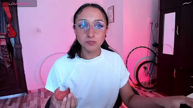 Snapshot of adrena_10 chatting on 28, 4, 2026 adrena 10 online show from 28, 4, 2026