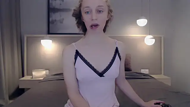 ShySchoolGirl online show from 24, 10, 2025