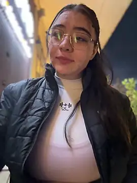 Snapshot of vaneelee chatting on 20, 4, 2026 vaneelee online show from 20, 4, 2026