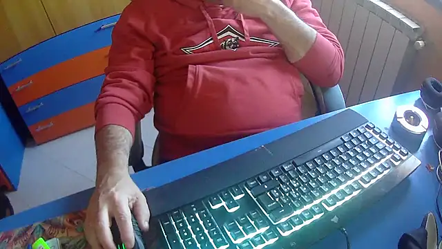Snapshot of Tango128 chatting on 29, 4, 2026 Tango128 online show from 29, 4, 2026