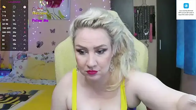 Snapshot of MissLexyGold chatting on 18, 10, 2025 MissLexyGold online show from 18, 10, 2025