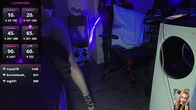 Blondiewithanass online show from 10, 11, 2025