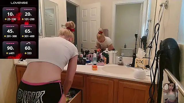 Snapshot of Blondiewithanass chatting on 5, 5, 2026 Blondiewithanass online show from 5, 5, 2026