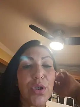Snapshot of LittleMissEeve chatting on 3, 6, 2026 LittleMissEeve online show from 3, 6, 2026
