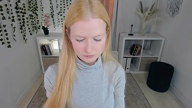 Laly Peach online show from 30, 11, 2025