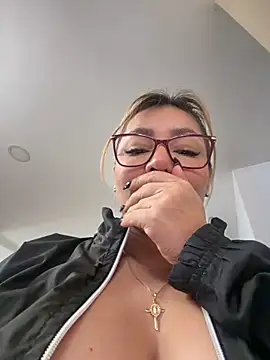 Snapshot of DIANITA_1988 chatting on 22, 4, 2026 DIANITA 1988 online show from 22, 4, 2026