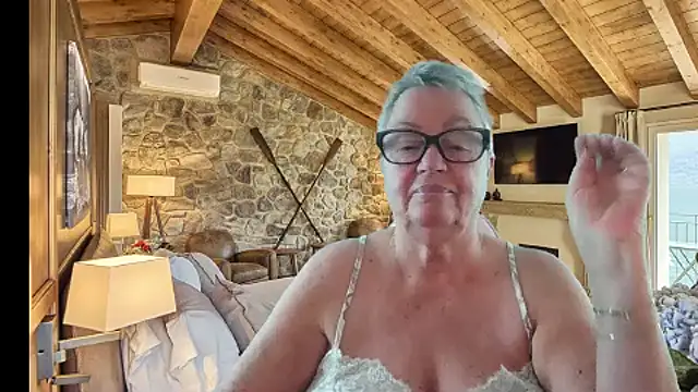 GrannyChrissy68 online show from 21, 12, 2025