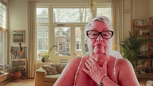 GrannyChrissy68 online show from 4, 2, 2026