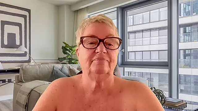 GrannyChrissy68 online show from 5, 4, 2026