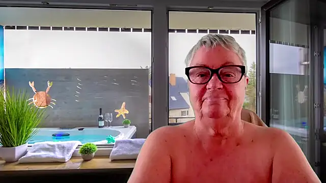 GrannyChrissy68 online show from 16, 5, 2026