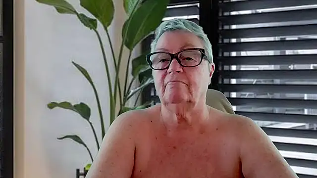 GrannyChrissy68 online show from 29, 6, 2026