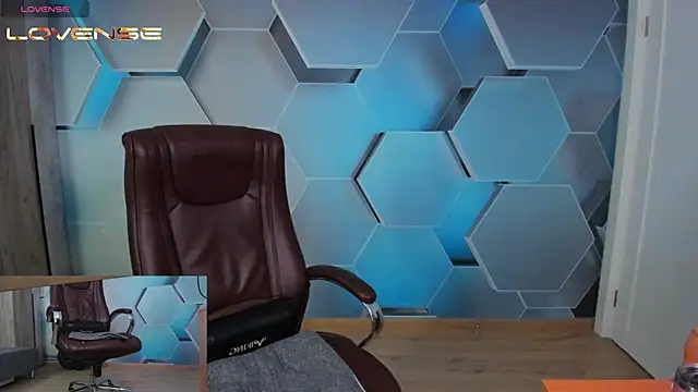Snapshot of SteveTiger chatting on 27, 5, 2026 SteveTiger online show from 27, 5, 2026