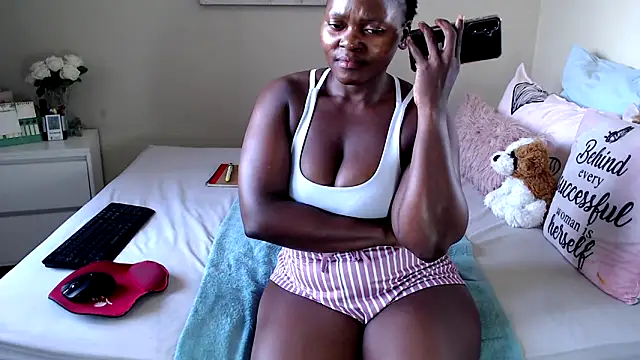 Snapshot of FitSelina66 chatting on 11, 5, 2026 FitSelina66 online show from 11, 5, 2026