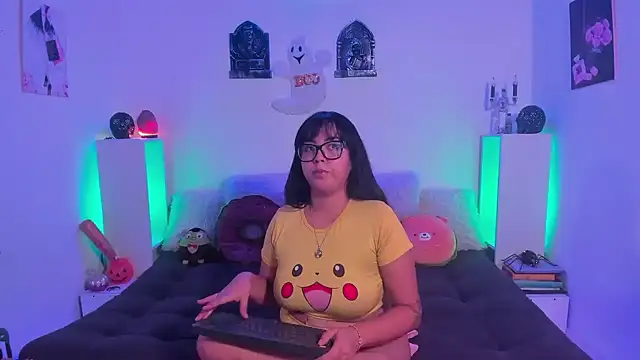 Snapshot of LillyCandy chatting on 21, 10, 2025 LillyCandy online show from 21, 10, 2025