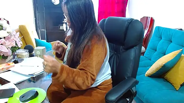 Ixchel Anaid online show from 13, 11, 2025