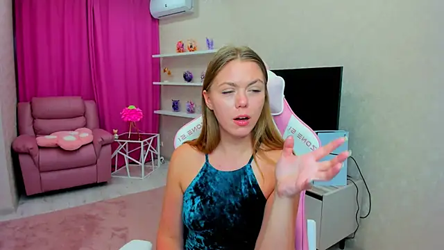 Snapshot of Strawberrye chatting on 15, 2, 2026 Strawberrye online show from 15, 2, 2026