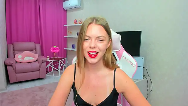 Snapshot of Strawberrye chatting on 16, 2, 2026 Strawberrye online show from 16, 2, 2026