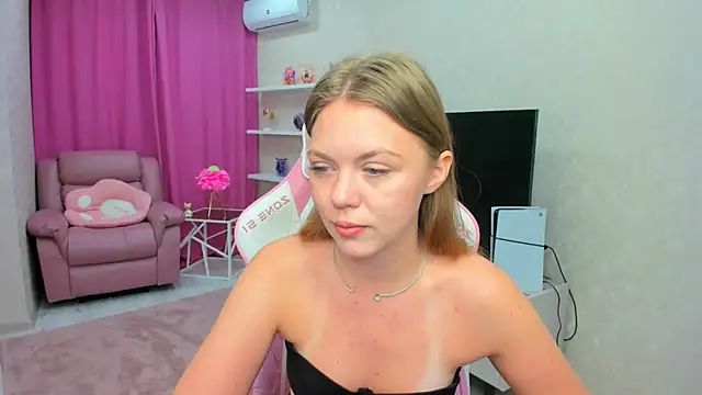 Snapshot of Strawberrye chatting on 17, 2, 2026 Strawberrye online show from 17, 2, 2026