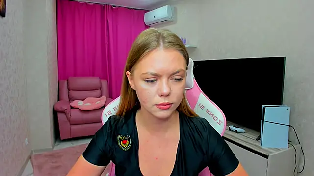 Snapshot of Strawberrye chatting on 22, 2, 2026 Strawberrye online show from 22, 2, 2026