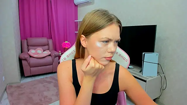 Snapshot of Strawberrye chatting on 23, 2, 2026 Strawberrye online show from 23, 2, 2026