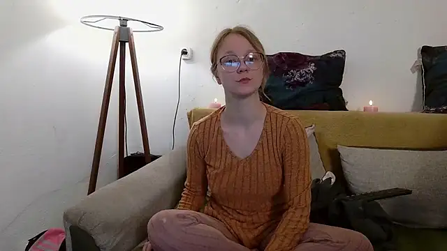 Snapshot of little-leni chatting on 15, 1, 2026 little-leni online show from 15, 1, 2026