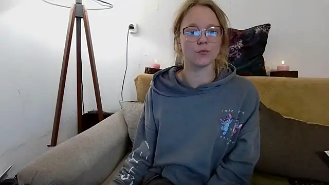 Snapshot of little-leni chatting on 17, 1, 2026 little-leni online show from 17, 1, 2026