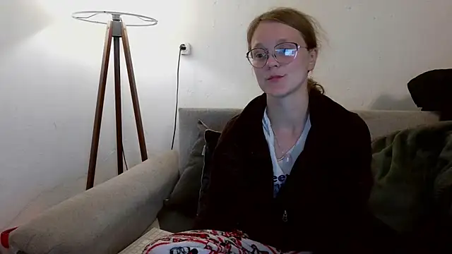 Snapshot of little-leni chatting on 13, 3, 2026 little-leni online show from 13, 3, 2026