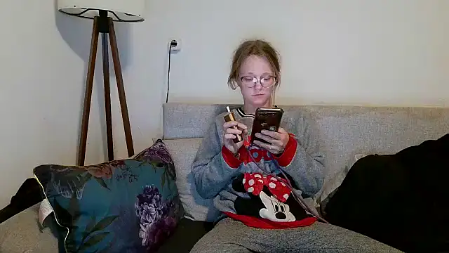 Snapshot of little-leni chatting on 19, 3, 2026 little-leni online show from 19, 3, 2026