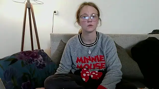 Snapshot of little-leni chatting on 31, 3, 2026 little-leni online show from 31, 3, 2026