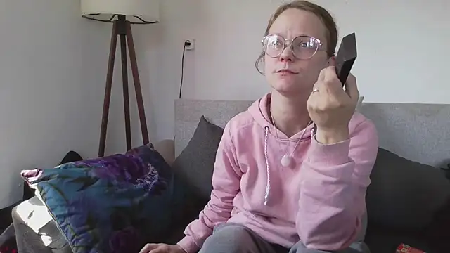 Snapshot of little-leni chatting on 1, 4, 2026 little-leni online show from 1, 4, 2026